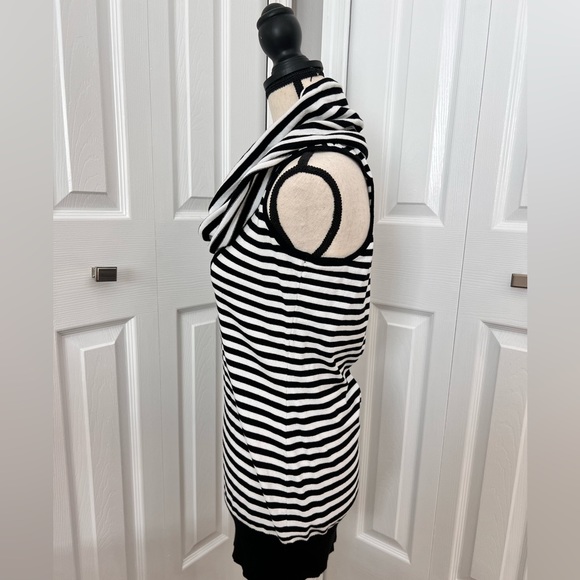 Tracy M, Sleeveless Black & White Striped Knit Cowl Neck Tunic - Picture 6 of 8